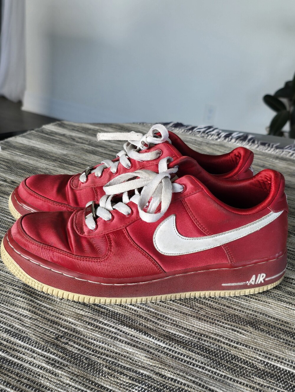 NIKE AF1 Air Force 1 Vintage Women's Sneakers Valentines Red Satin Size 8.5